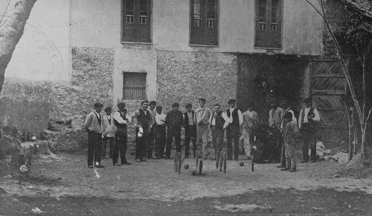 AZOÑOS - Un corro. ¡Buen birle a la mano!
Agosto 1918