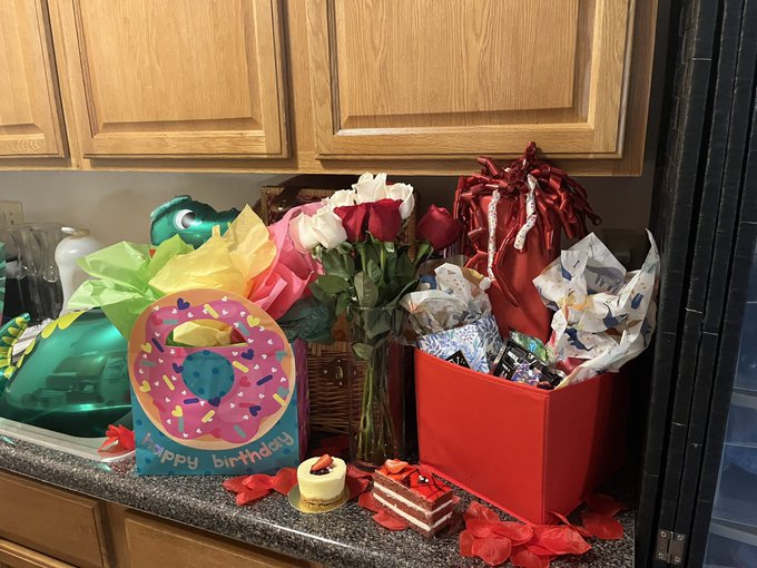 Rose petals were falling on me as I walked in for all the gifts this wonderful girly got me &amp; it honestly<a href="/tag/fridaythe13th"class="tags"><span>#fridaythe13th</span></a><a href="/tag/jasonvoorhees"class="tags"><span>#jasonvoorhees</span></a>