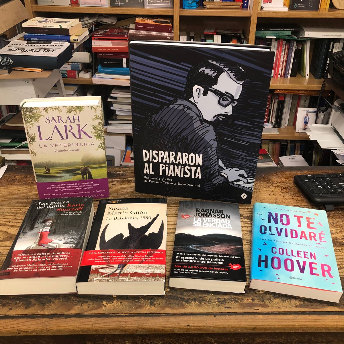 Novedades tempraneras (01) que ya han llegado a las librerías. Libros para saciar tu apetito lector. Encuéntralos en tu librería más cercana con #todostuslibros 📚👉 mtr.cool/nndnaomwhs

#librosrecomendados #mislibrosenlibrerías