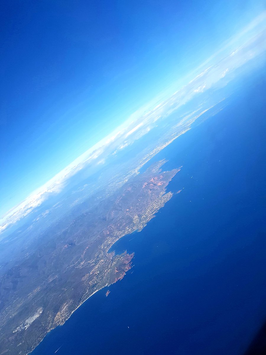 📸 Un bout de la Côte d'Azur vue du ciel pour ce #jeudiphoto 
#ThePhotoHour #StormHour #Explorecotedazur #cotedazurfrance