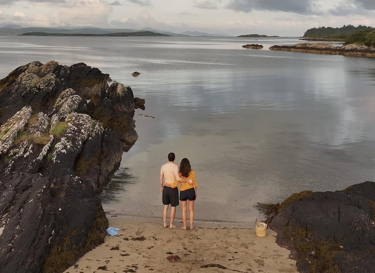 If one could invent a wild swimming spot in the land of one’s dreams and imagination it might contain secret coves, coral strands, an ancient pier to dive off into safe waters. All boxes ticked for @parknasilla #OriginalIrishThursdays #originalirishhotels @OriginalIrishHt