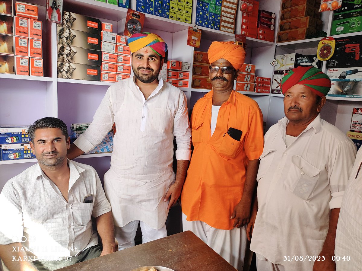 RavindraBhati__'s tweet photo. आज हमारे गाँव हरसाणी में आदरणीय हनीफ खां जी के नये प्रतिष्ठान के उद्घाटन कार्यक्रम में शामिल होकर उनको बधाई दी।
आपकी इस नई यात्रा के लिए आपको शुभकामनाएं …. https://t.co/9oDbi00ceK