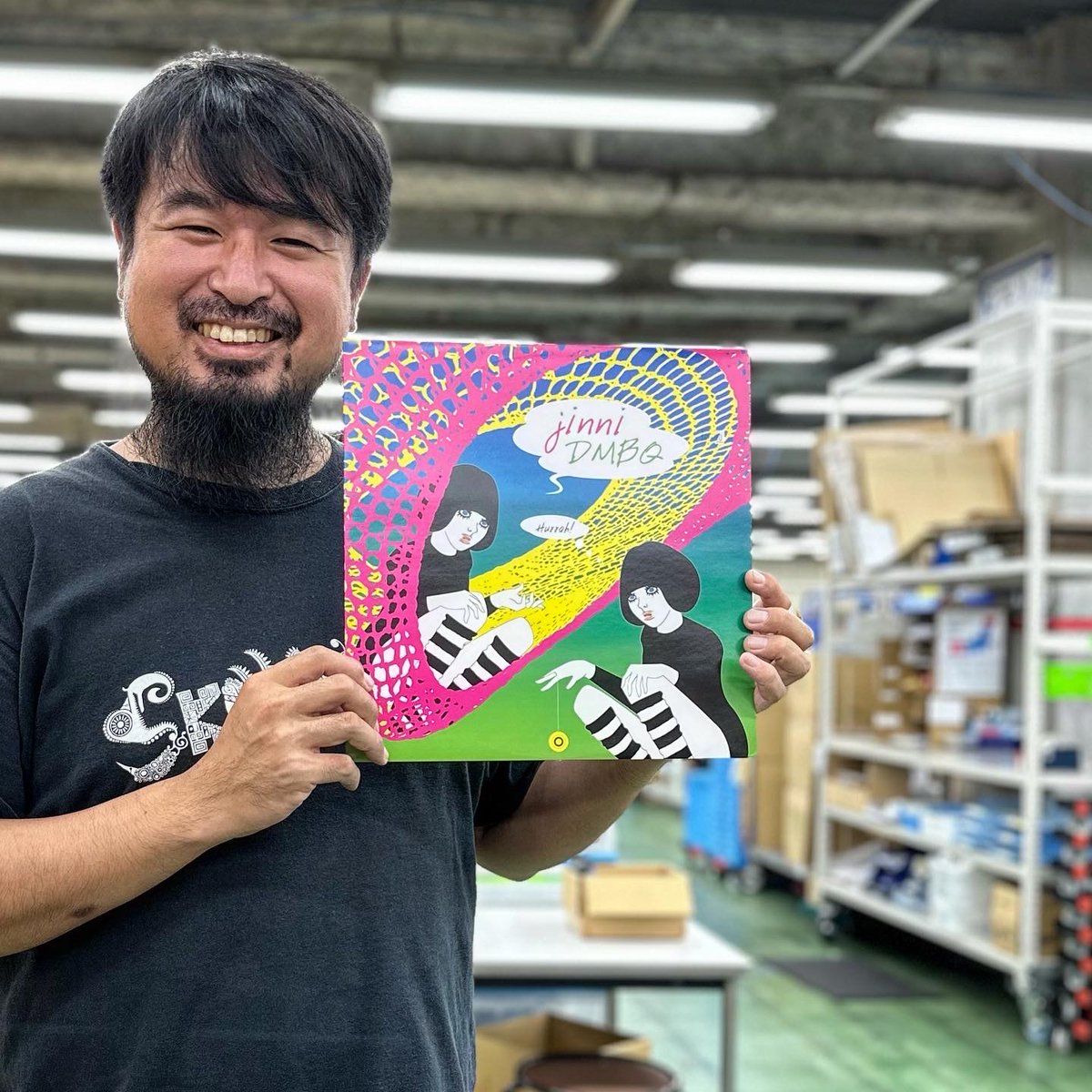 facerecordsweb's tweet image. 【本日のレコメンド】DMBQ / JINNI (UK PROJECT UKLP1094)
残暑は暑苦しいサイケで決まりだ！！
4人時代のDMBQの名盤をステッカー付きで手に入れろ！！自らの顔を殴れ！血反吐を吐いても叫び続けろ！

君こそハイテンションサイケデリックだ！！！！
facerecords.com/shop/product_i…
#DMBQ