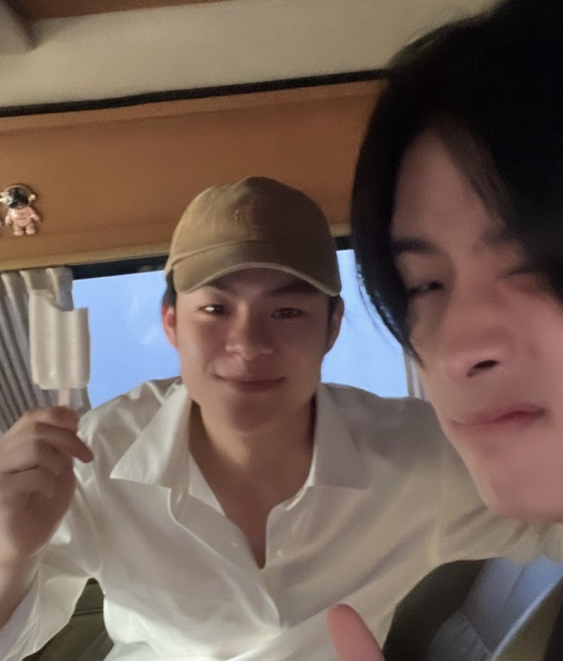 มิวมิว tweet media