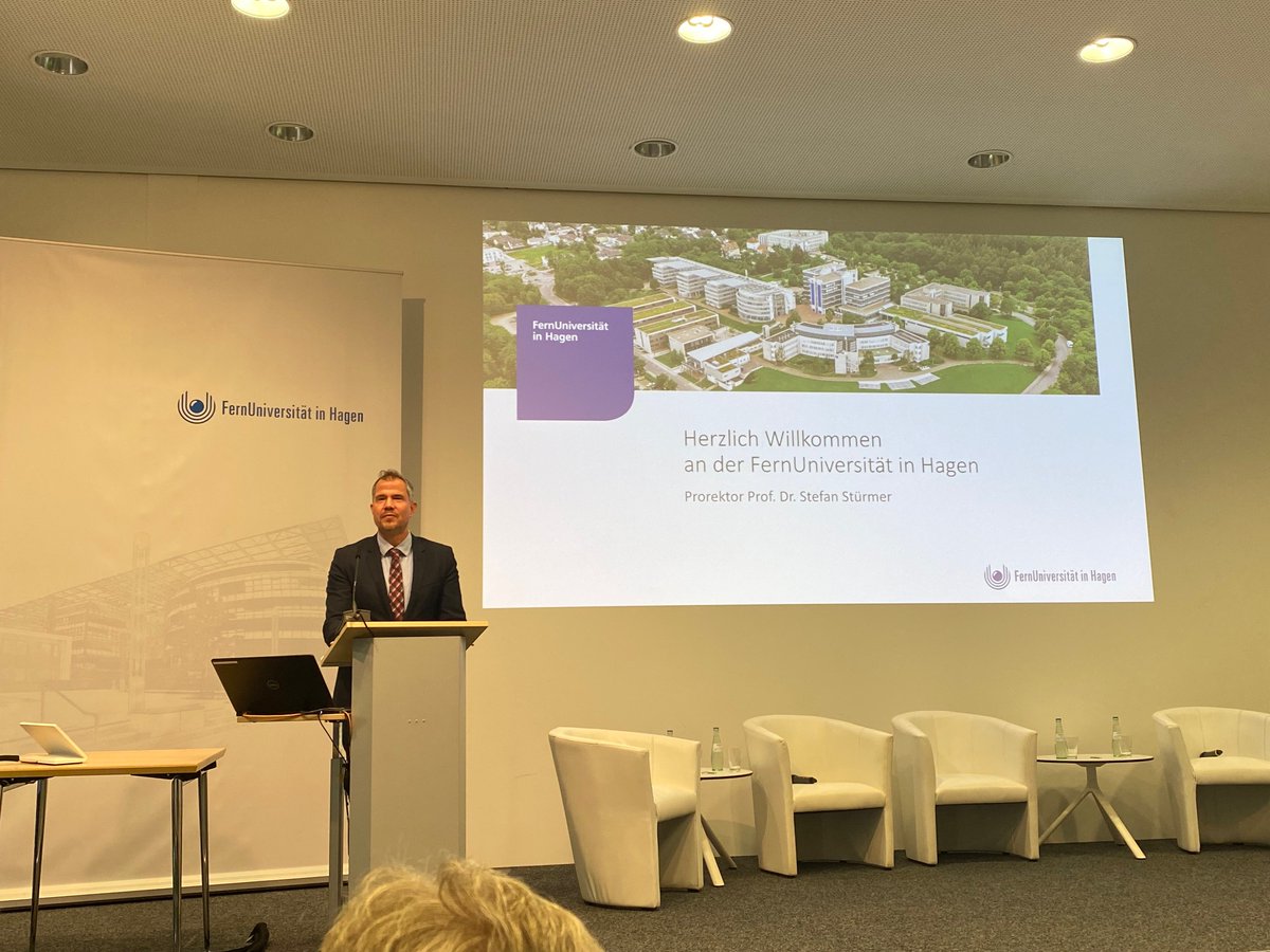 Soeben gestartet: das Sommersymposium des @ztg_nrw und @VKhNRW, Partner des ABD, auf dem Campus <a href="/fernunihagen/">FernUniversität</a>.
Unter dem Motto „Telemedizin braucht Nähe“ eröffnen <a href="/MatthiasHeidmei/">Matthias Heidmeier</a>, Staatssekretär im <a href="/MAGS_NRW/">MAGS NRW</a>, und Prorektor Stefan Stürmer den Austausch unter Expert:innen aus NRW.