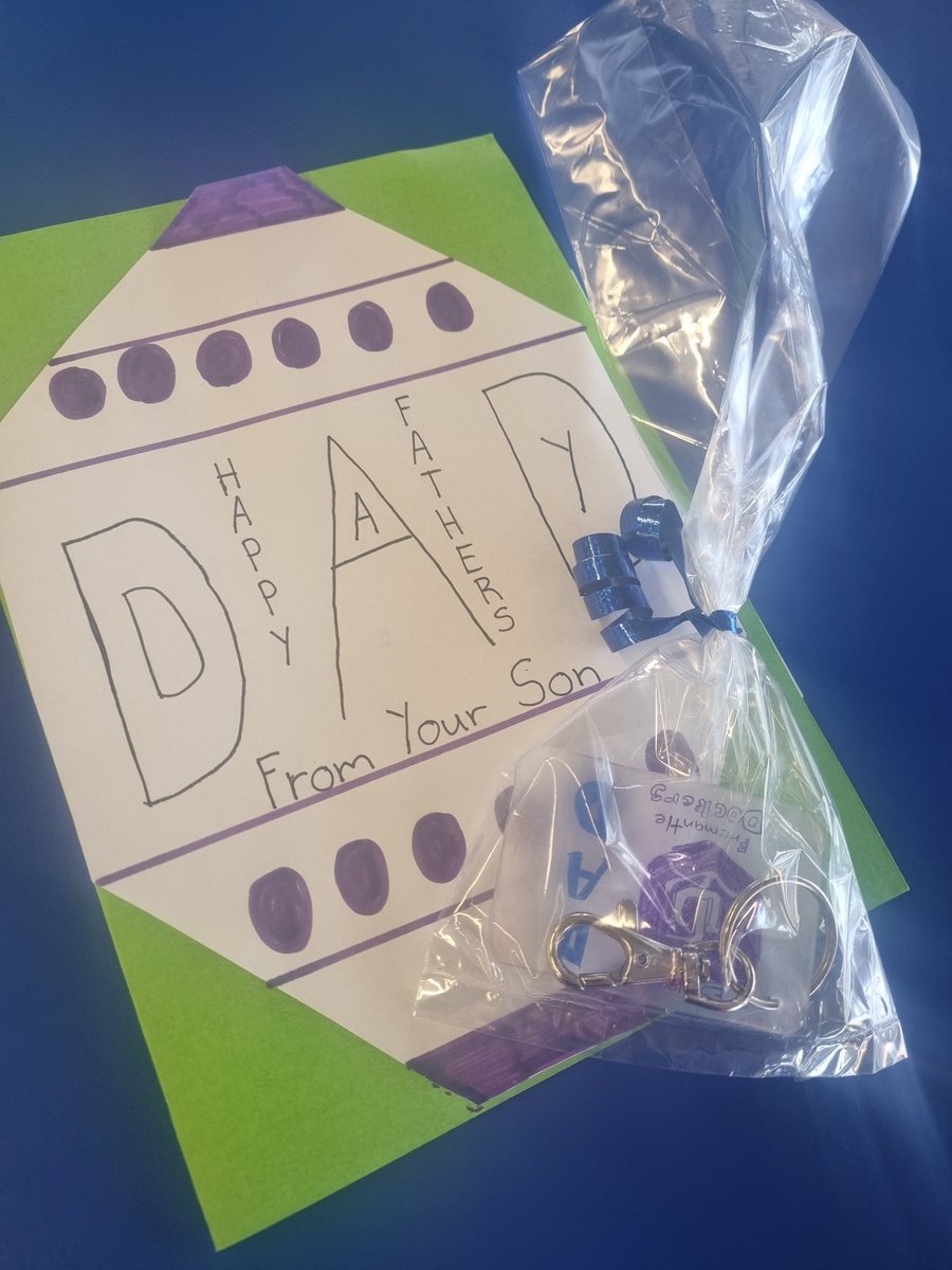 daniellewardro2's tweet photo. 🧍‍♂️💙 Father's Day Gifts 💙🧍‍♂️Keyring Shrinkies ready for our open classrooms tomorrow morning!  @Marg_Williamson @CatholicEdWA https://t.co/kG0ldLaQjN