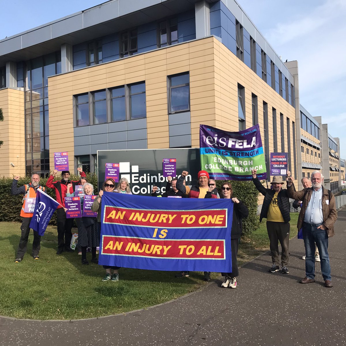 edincol_eisfela's tweet image. Another beautiful day on the Granton Picket @edinburghcollege where we debuted our new banner! #reinstatekevin #reinstatekevinscally #strikemap #strike #supportlecturers #fightingforFE #solidarity #solidarityforever