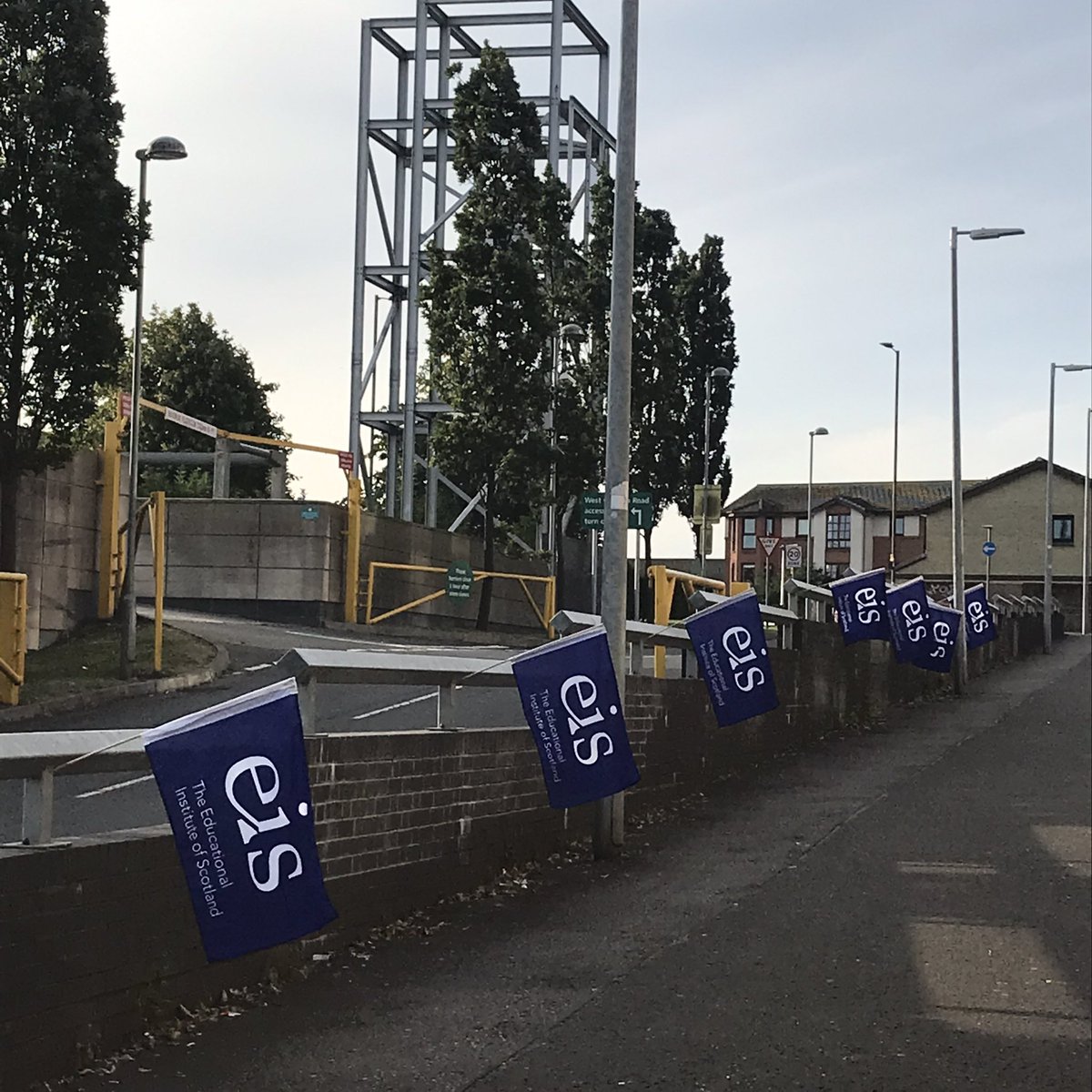 edincol_eisfela's tweet image. Another beautiful day on the Granton Picket @edinburghcollege where we debuted our new banner! #reinstatekevin #reinstatekevinscally #strikemap #strike #supportlecturers #fightingforFE #solidarity #solidarityforever