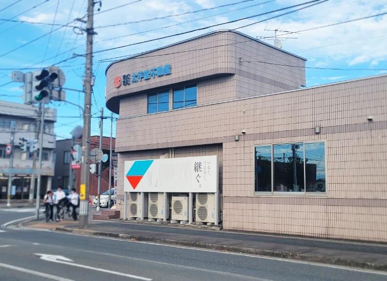y_syobisha's tweet photo. こんにちは　山形商美社です。🙇‍♂️

『株式会社太平堂不動産』の看板をリニューアルさせて頂きました。

非常にインパクトがあり、新コーポレートロゴが目立った仕上がりとなり良かったです！👏

#山形商美社 
#太平堂不動産
#コーポレートロゴ
#看板 https://t.co/I98d8AXg41