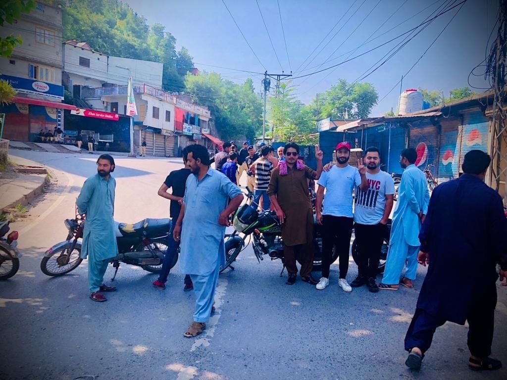 مظفرآباد ڈویژن بند
تاریخی پہیہ جام اور شٹر ڈاؤن ہڑتال 🙌