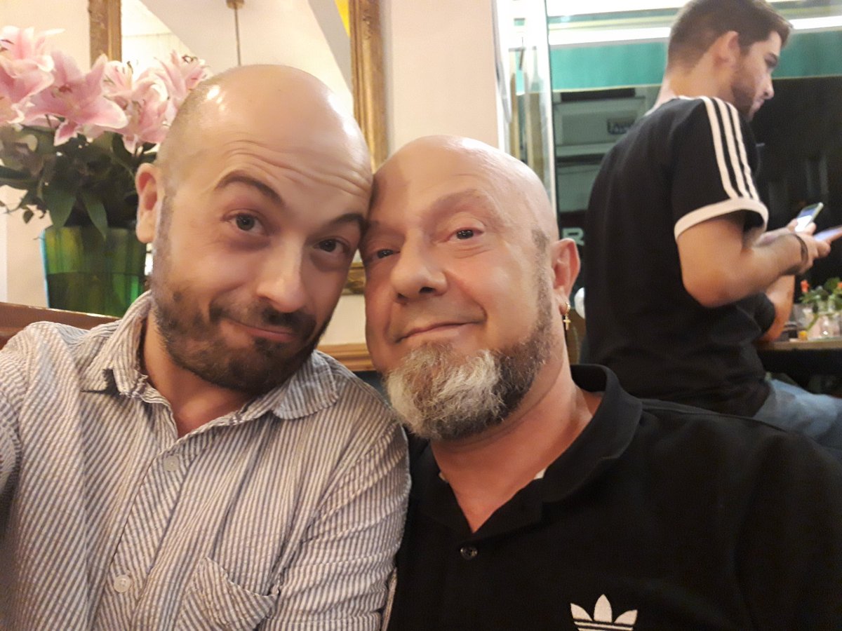 El señor Google dice que hace 2 añicos, mailaif... Seguro? 🤔