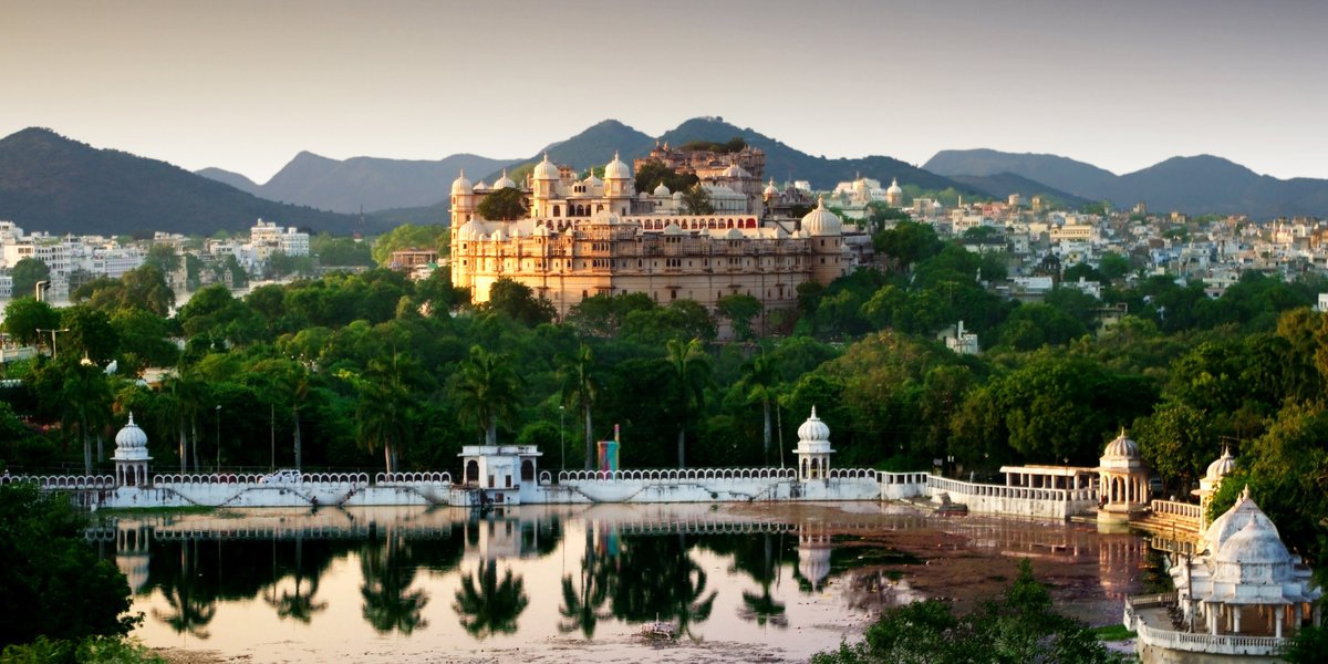 kimora72636's tweet photo. Embrace India's charm with Travejar! Our tour packages offer a journey through the iconic Taj Mahal, bustling markets, and cultural wonders. Let's explore the beauty and diversity of India together. 🕌🌄🗺️ #TravejarIndia #ExploreIndiaNow #Travejar 

https://t.co/9OZVlnZbHv https://t.co/8uMMChmDiY
