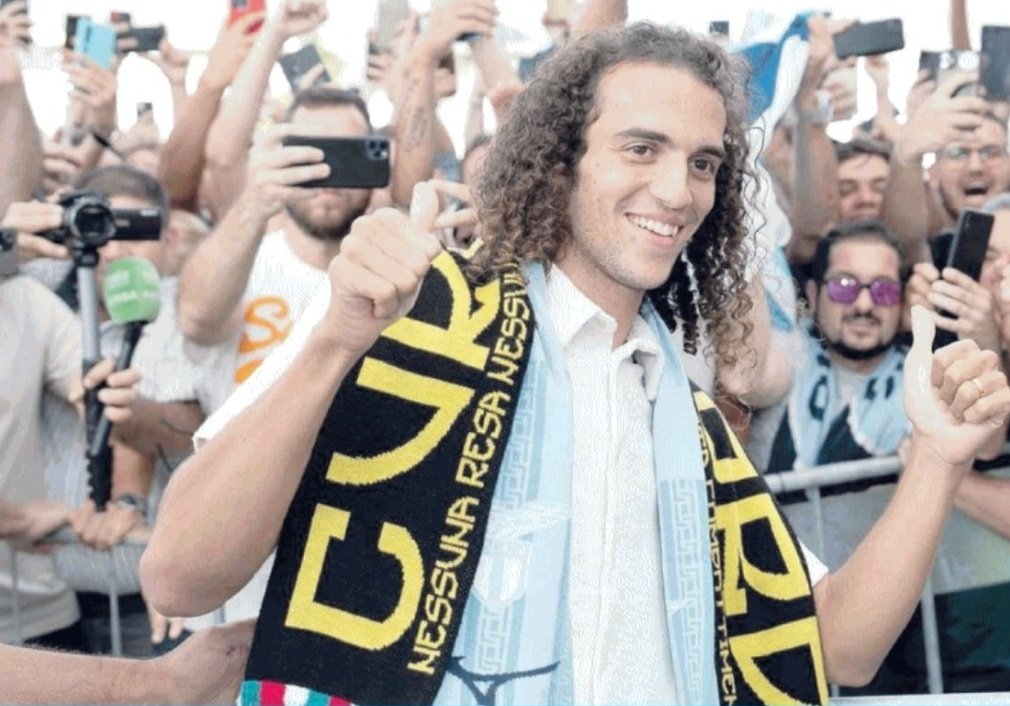 #Guendouzi 🇫🇷 ha firmato ✍️ ✅️ ha scelto la numero 8️⃣ 🔵⚪️🦅