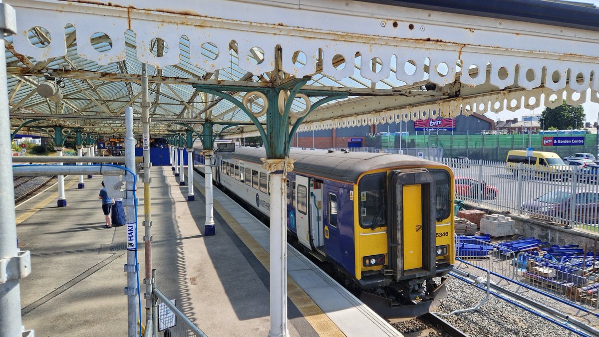 JamesG_EE37's tweet image. Quick turn around with Class 155346 2R10 back to Hull #class155 #Bridlington #railway #railways #railwayworker