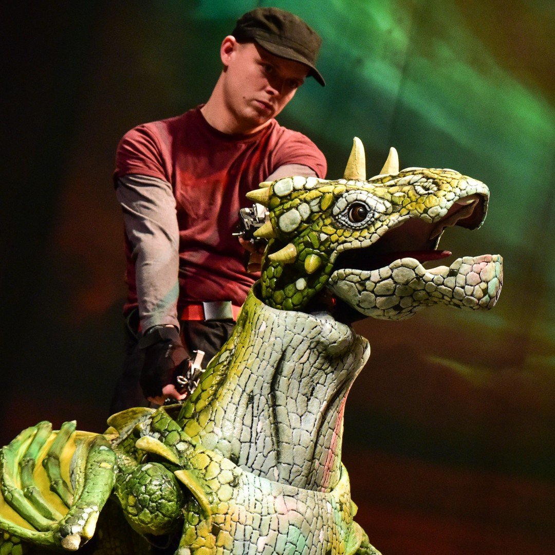 What's that, George? It's the final venue on the Dragons &amp; Mythical Beasts' summer tour!

Don't miss out on your chance to meet these amazing creatures in Bromley 👋

Churchill Theatre, 1 - 3 Sep 🎟️ shorturl.at/ikuwV

#Bromley #FamilyFun #BookNow #childrenstheatre