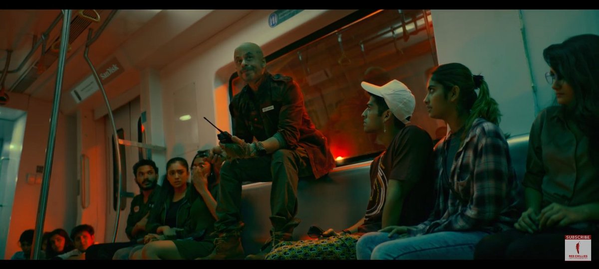 pooja_says01's tweet image. Shahrukh Khan in Jawan 🔥🔥
Can't wait for #7September 🥵 
#JawanTrailer #ShahRukhKhan𓀠