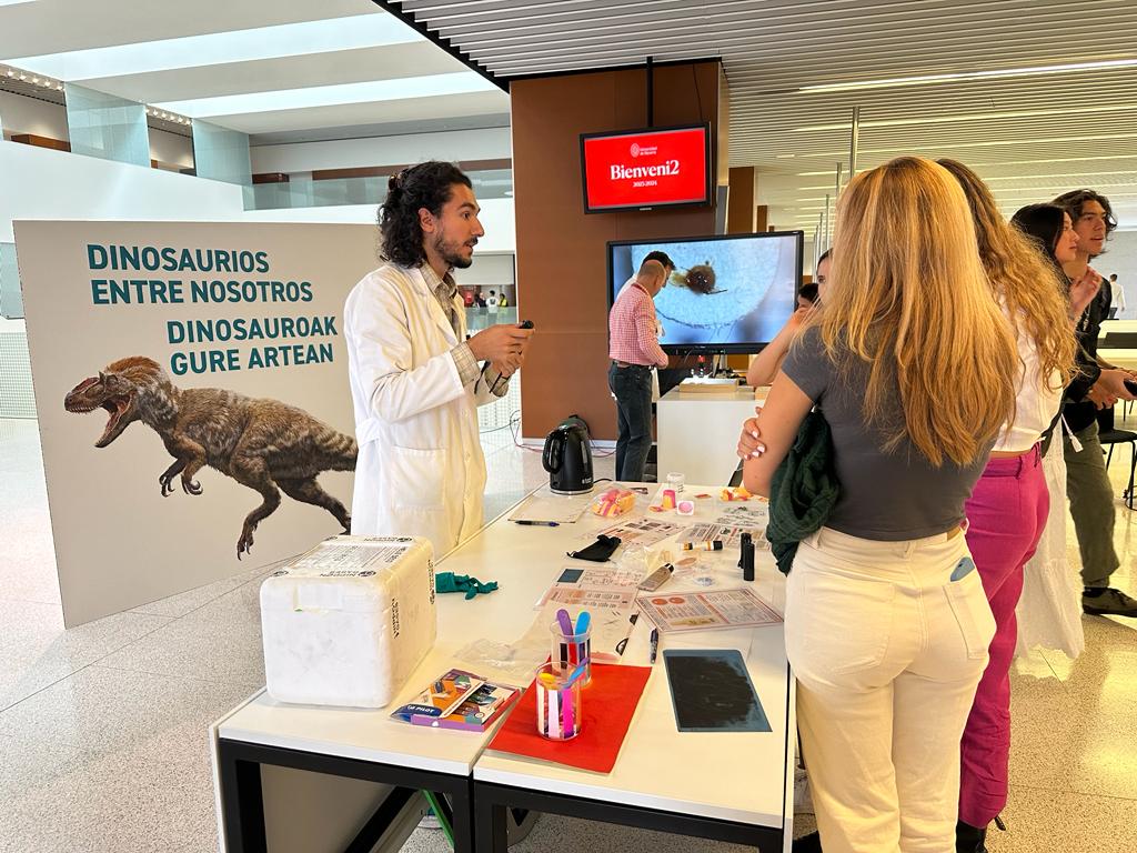 Hoy hemos estado en la Jornada de Bienvenida para los estudiantes que comienzan este año en la Universidad. Física, química, biología... y ¡mucho más!
#BienvenidaUNAV