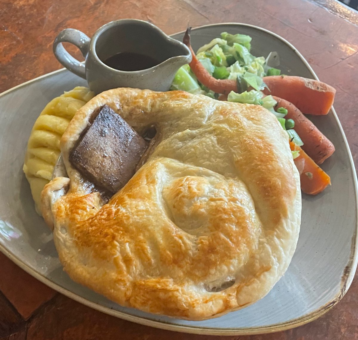 Join us for lunch #thestrandlondon #nicholsonspubs #londonpubs #pubfood #westend #theatrepubs #realale #caskale #pieandmash