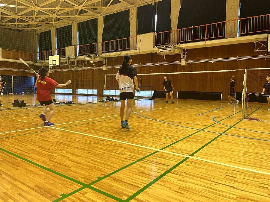 mikifan11's tweet photo. 本日、大阪府立　摂津高等学校　バドミントン部　指導しました
摂津高校バドミントン部の皆さんありがとうございました 
#バドミントン 
#摂津高等学校 
#バドミントン部 
#部活指導 
#ASTROX99PRO
2023/08/31
https://t.co/iTctxuYv5W https://t.co/K1QIU2vqyG