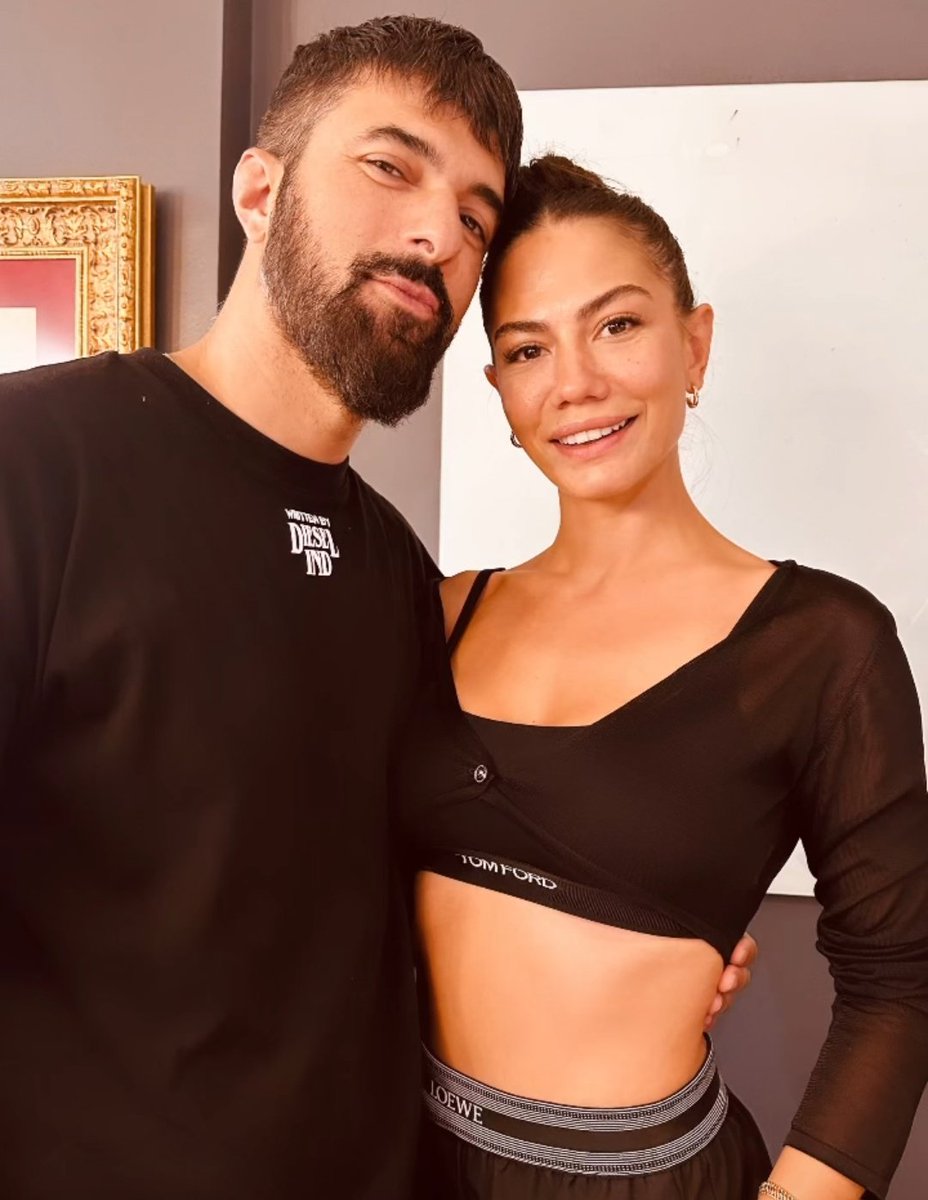 huyde12's tweet photo. Geliyorlar 💥
Demet Özdemir ve Engin Akyürek.

#AdımFarah #FaHir https://t.co/5h4ChMtj42