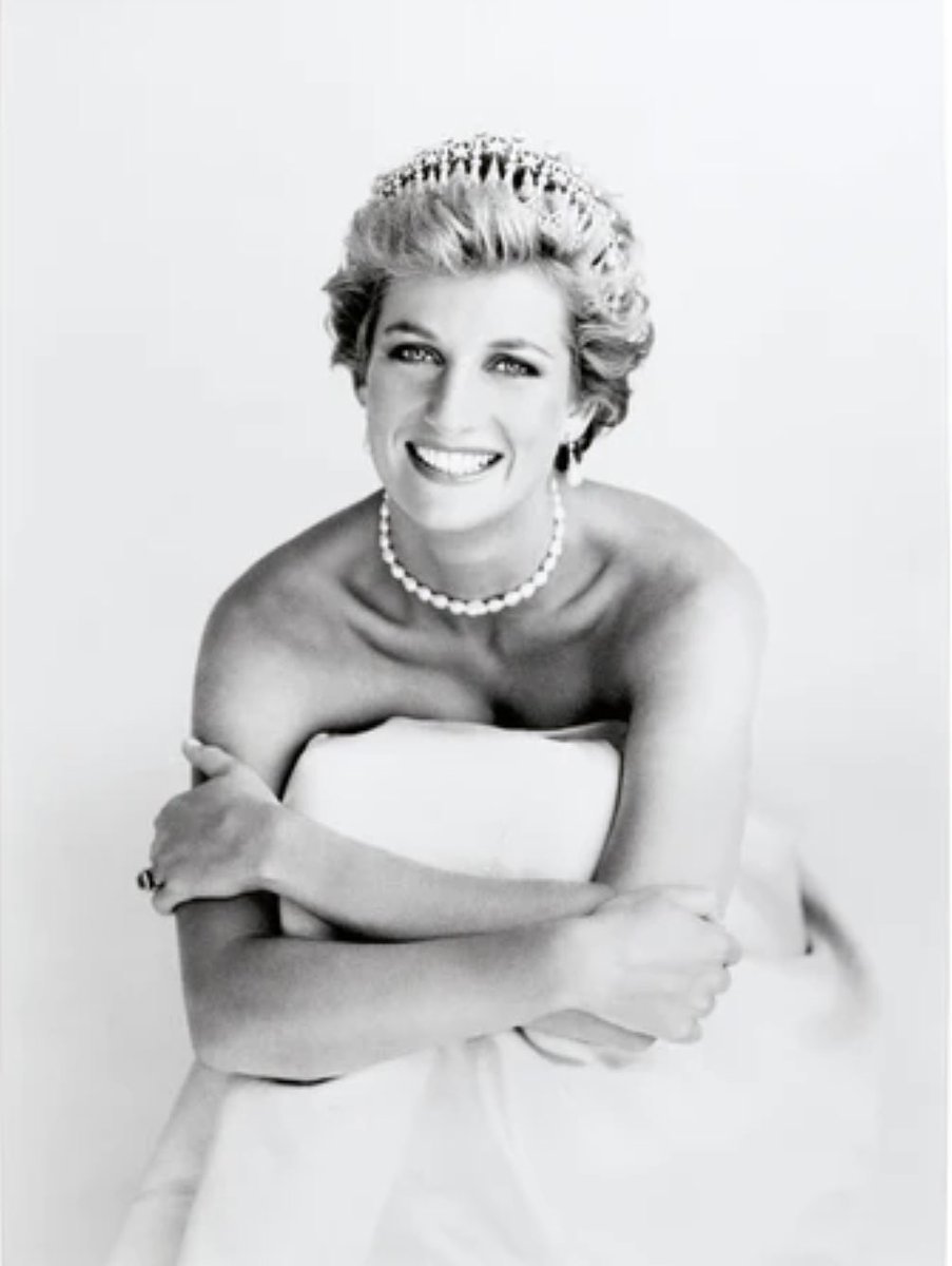 A candle that the wind blew out too soon on this day in 1997. #DianaPrincessOfWales. Remembering her death and the influence of her kind but tragic life.