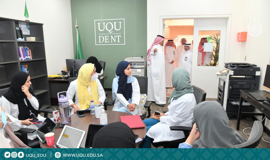 UQUPresident's tweet photo. جولة رئيس #جامعة_أم_القرى 
اليوم في كليتي الطب وطب الأسنان اطلع خلالها على الجوانب الأكاديمية والبحثية وسير العمل في موضوع تخصيص مستشفى الجامعة ومبادرة العيادات التخصصية، وسير العملية التعليمية ومستوى الخدمات المقدمة للطلبة والمنسوبين. https://t.co/p0n8BCycXh