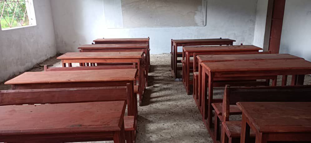 Ongmiradas's tweet photo. ‼️Ya tenemos los pupitres para el alumnado del liceo de Cassolol (Guinea-Bissau) en las aulas, para lo que hemos contado con el apoyo y la generosidad de la Fundación Suzanne Powell.
Muchas gracias por vuestro apoyo🥰 https://t.co/4T2fsvirK7