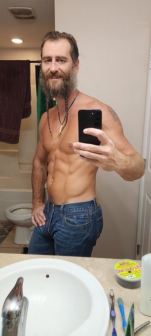 Happy Thursday https://t.co/19YUBntAgW<a href="/tag/fitness"class="tags"><span>#fitness</span></a><a href="/tag/healthylifestyle"class="tags"><span>#healthylifestyle</span></a><a href="/tag/morningmotivation"class="tags"><span>#morningmotivation</span></a>