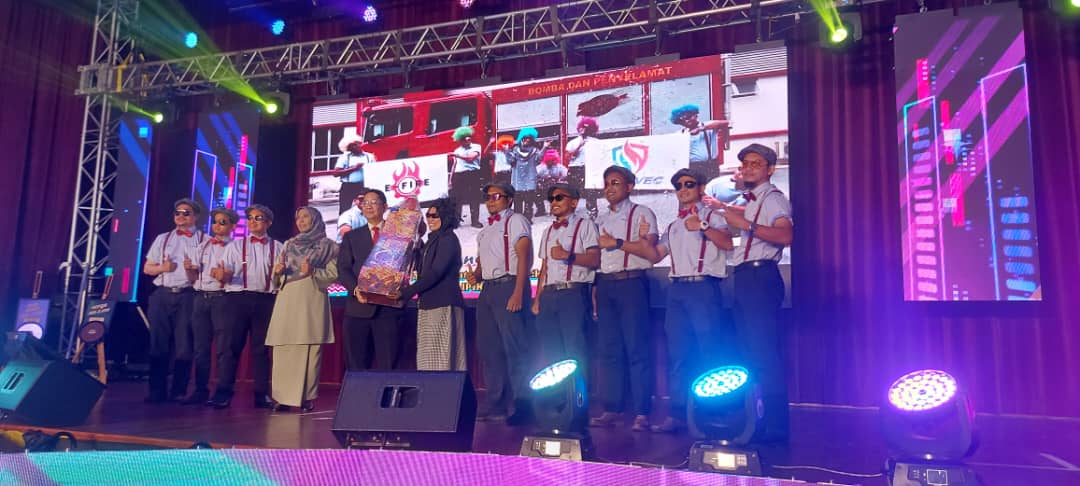 BRBA2CKMJKR's tweet photo. Pasukan Innovec daripada BRBA 2 yang mewakili CKM memenangi Anugerah Peragaan Terbaik untuk Konvensyen KIK JKR Malaysia Tahun 2023. 

Tahniah team!! Jangan berputus asa!!

@arbaah_abu @JKR_CKM https://t.co/CKTnqH6WmB