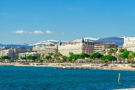 'Top 9 des plus belles villes de la Côte d'Azur à visiter' #Cannes et les trésors de sa baie en Top 1 ! via Sandaya 👉 sandaya.fr/sandamag/top-9… #CannesFrance #CotedAzurFrance