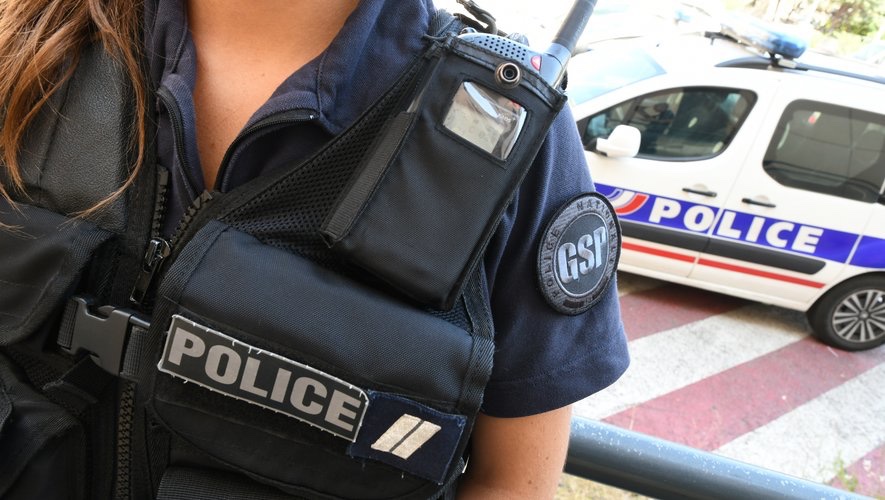 🚨🇫🇷 FLASH | Une policière a été tuée ce matin en pleine rue avec une batte de baseball, près de #Chambéry, hors de son service. Son ex-compagnon est recherché.