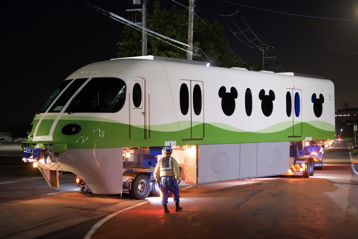 新車搬入陸送 ディズニーリゾートライン Type C 100形105編成(グリーン