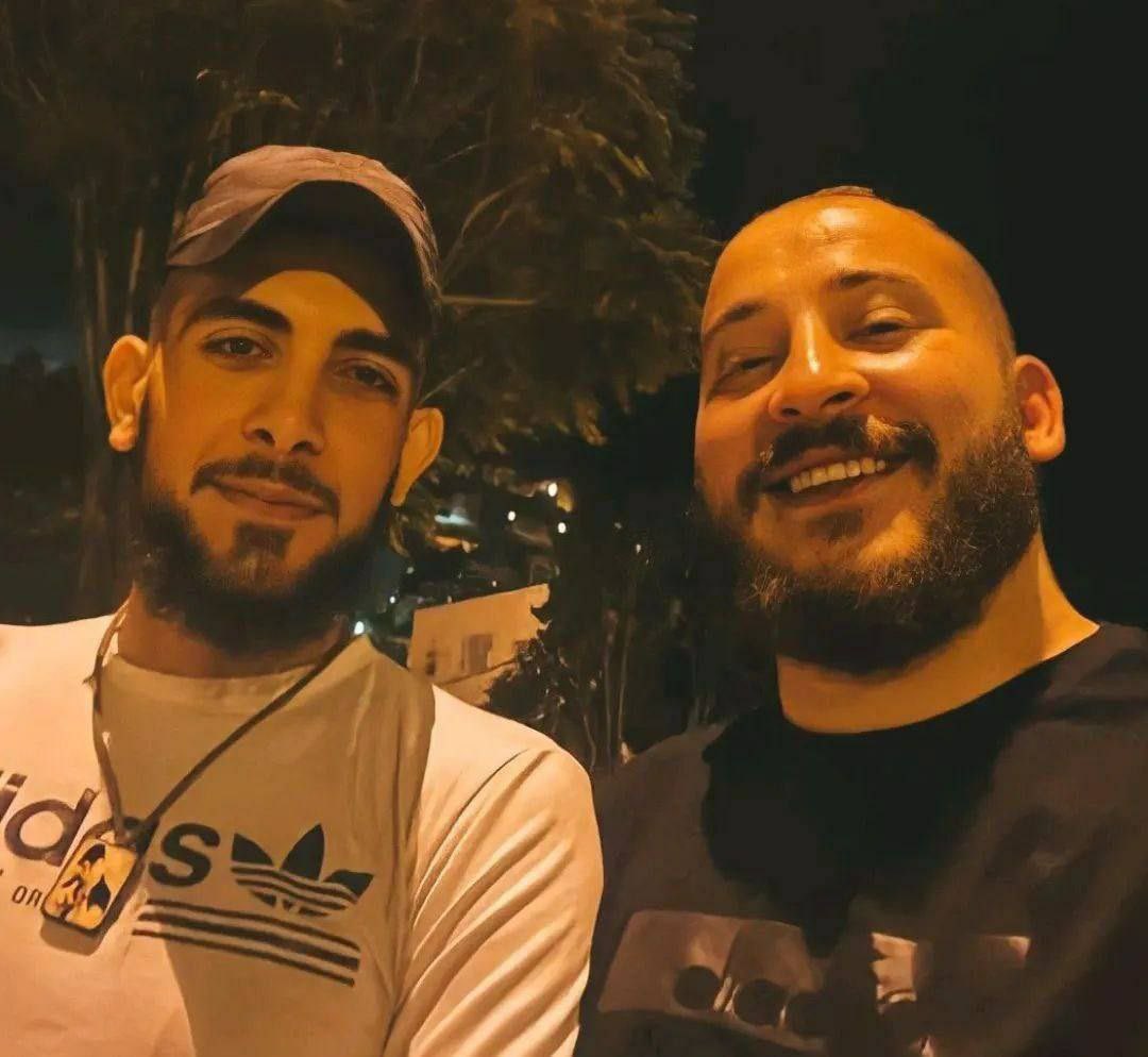 يا صاحبي معك عالموت🤍🇵🇸|•

- ابراهيم النابلسي 
- ادهم مبروكه " الشيشاني "