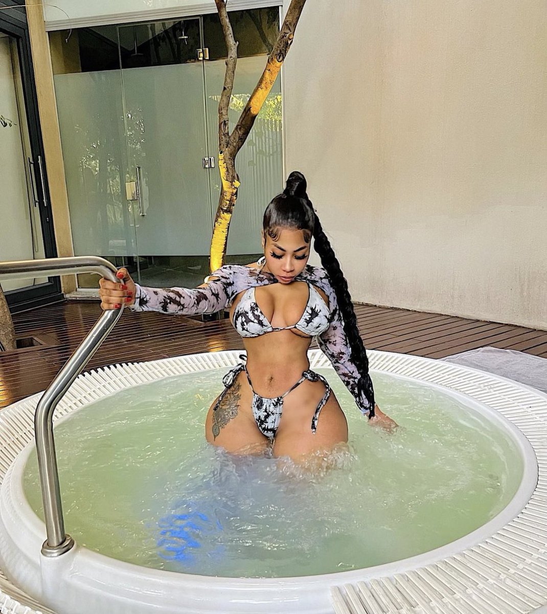 Meta__Kekana's tweet photo. #viralvideo Ke summer boss😎🥰 https://t.co/stx7hSTVvC