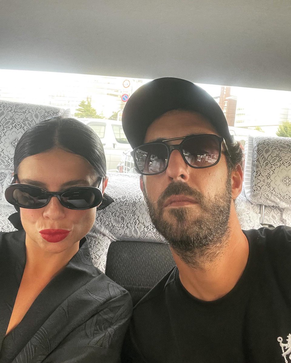 Periquitas de camino a la <a href="/RakutenFWT/">RakutenFWT</a> #tokyofashionweek #shoopclothing 💁🏻‍♀️✨