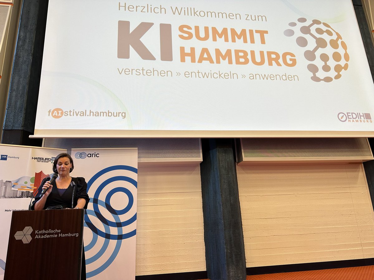 KI Summit Hamburg startet! Und nach den 15 Minuten Eröffnung und Grußworte bin ich dran, mit: „Die Welt rennt davon - so halten wir Schritt“

<a href="/aric_hamburg/">ARIC.Hamburg</a>