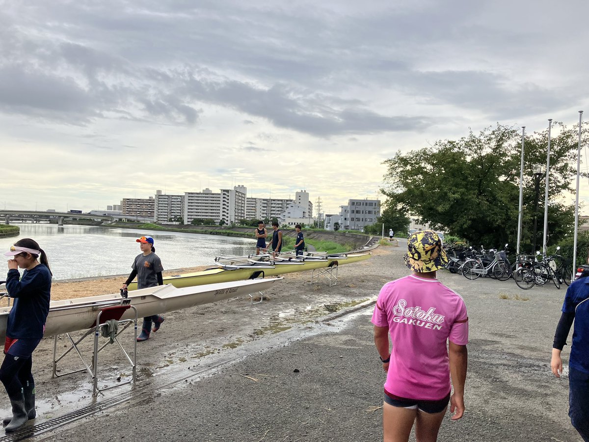 rowinglovers's tweet image. 久しぶりに艇庫に行ってきました！
みんなと話せて楽しかったです。
インカレ前恒例のブレード塗装が懐かしい
みんなインカレ頑張れ！！