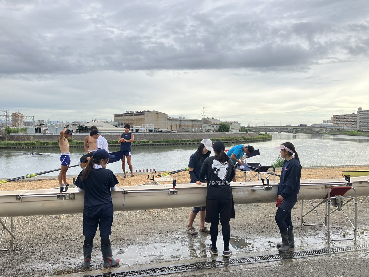 rowinglovers's tweet image. 久しぶりに艇庫に行ってきました！
みんなと話せて楽しかったです。
インカレ前恒例のブレード塗装が懐かしい
みんなインカレ頑張れ！！