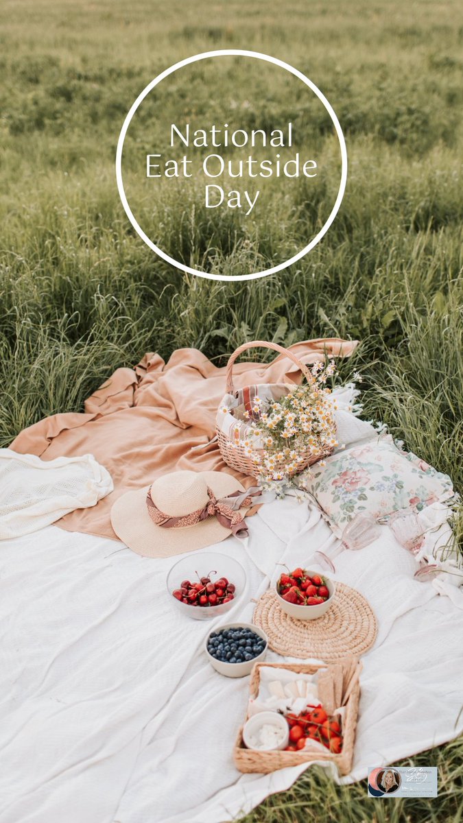 stephbowden's tweet photo. Looking for a little cooler day, so let’s pack a picnic and see what our yard says to us!  Mine says summer flowers are beautiful   Home is what it’s all about!!!#stephaniesellsiowa #bhgre #coppergroup #iowa https://t.co/w6lk5lptgH