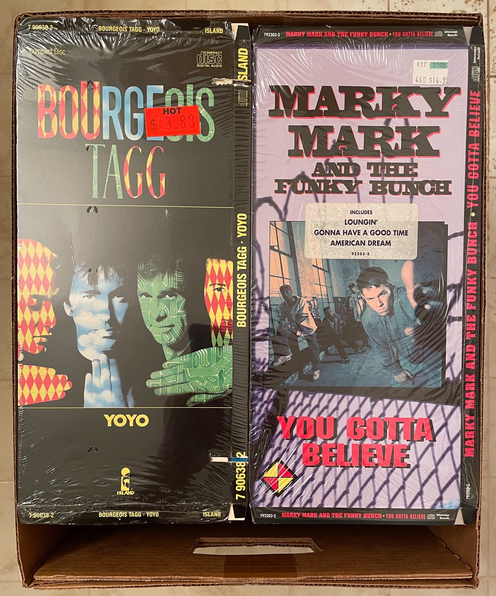 DirkDigglinator's tweet photo. #ExhibitA from the #CDLongbox group @ #FB as to why #DD had no other choice all those yrs. ago but to flatten each/every #LB that entered his #Archives.
1ļøā£+2ļøā£ Dudeās somewhat intact lilā stash of āboxes⦠šš 3ļøā£+4ļøā£ A small fraction of the vast flats in Dirkās not-so vast flat! https://t.co/SUzWtDwY02