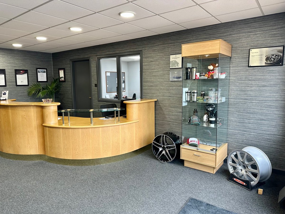 A fresh new look, our reception area at Kinghorn Bodyshop has recently had a little makeover 🤩 We think it looks great ❤️ #makeover #receptionarea #newlook #freshnewlook #kinghornbodyshop