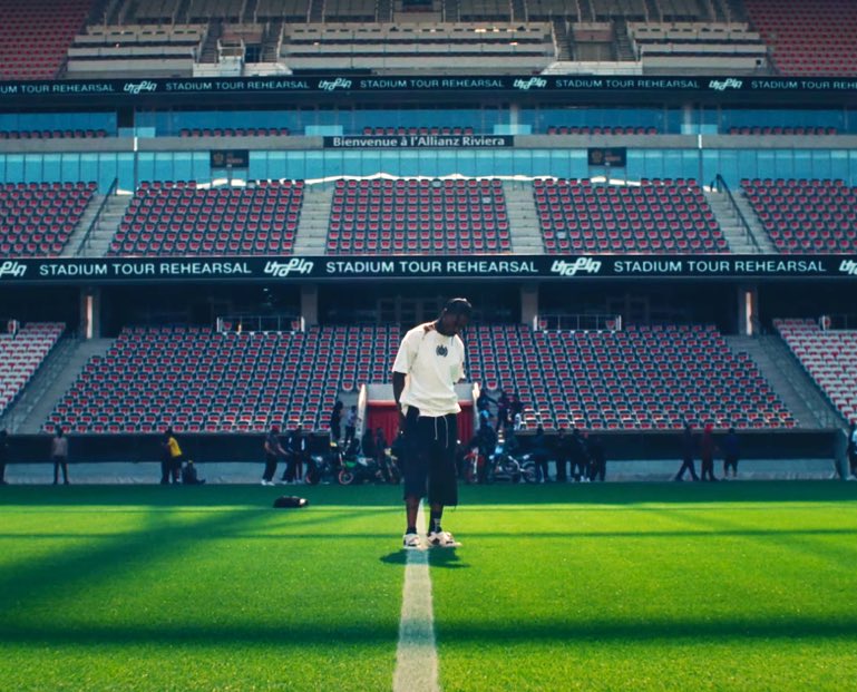 LaflameScott's tweet photo. Arenas are TOO SMALL for a Travis Scott tour ‼️ https://t.co/nxxzq5DxCU
