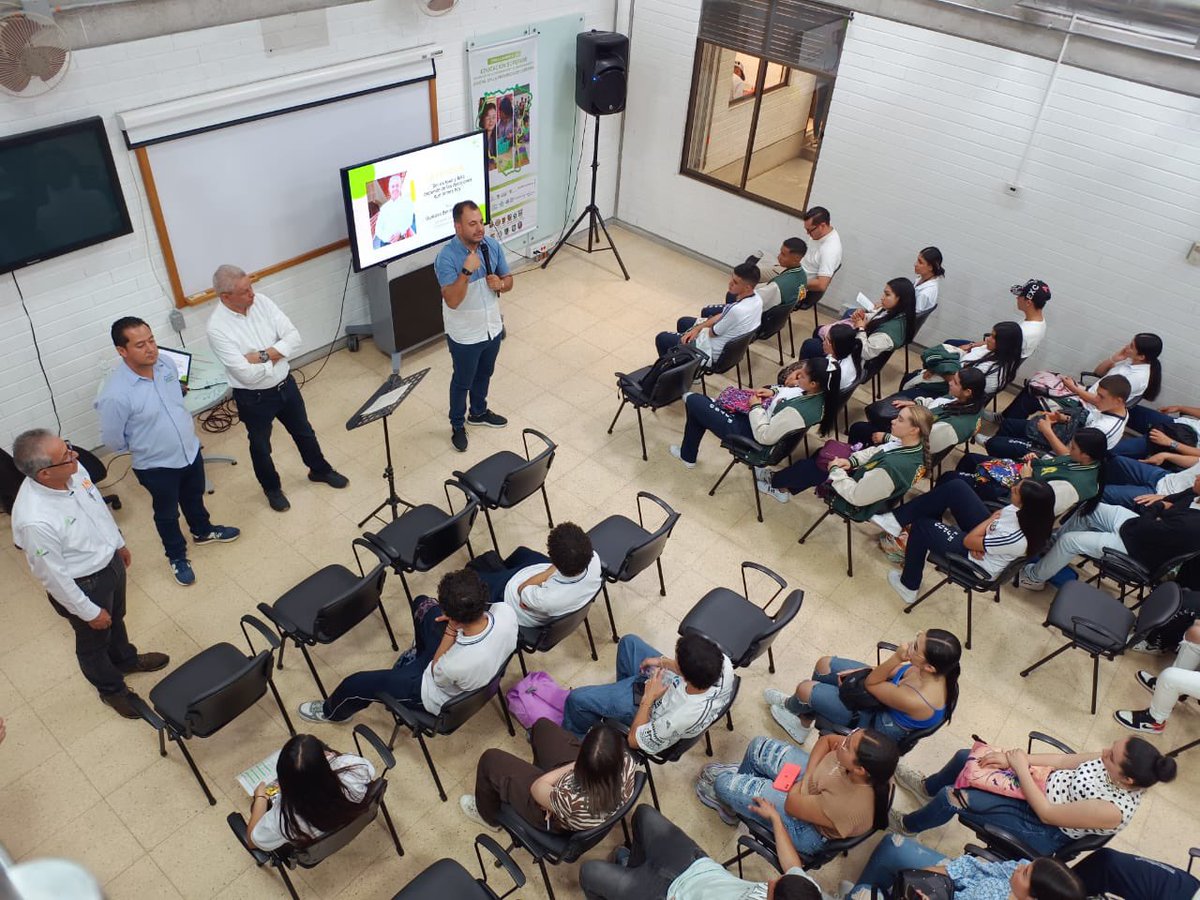 cueesuroeste's tweet photo. Hoy participamos en la feria educativa en el municipio de La Pintada, Comfama Sede Julio C. Hernandez, ¡camino a la educación! Orgullosos de ser organizadores junto a Provincia Cártama, Fundación Grupo Argos, Comfama y Fundación Fomento para la Educación. 🌟📖 https://t.co/WLPLKAUI6g