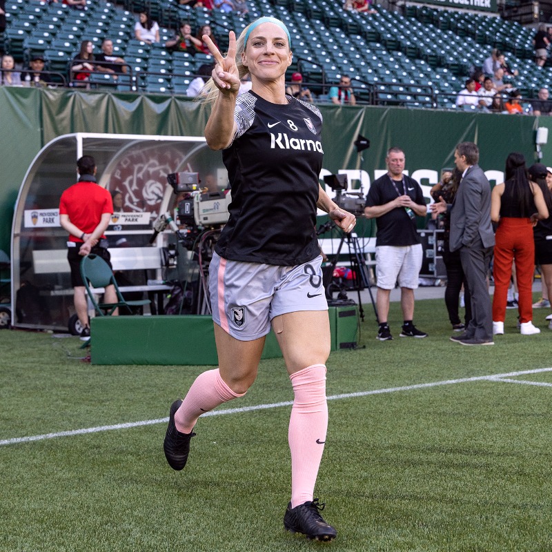 weareangelcity's tweet photo. Always part of the ACFC family 💪🖤
Thank you, @julieertz.