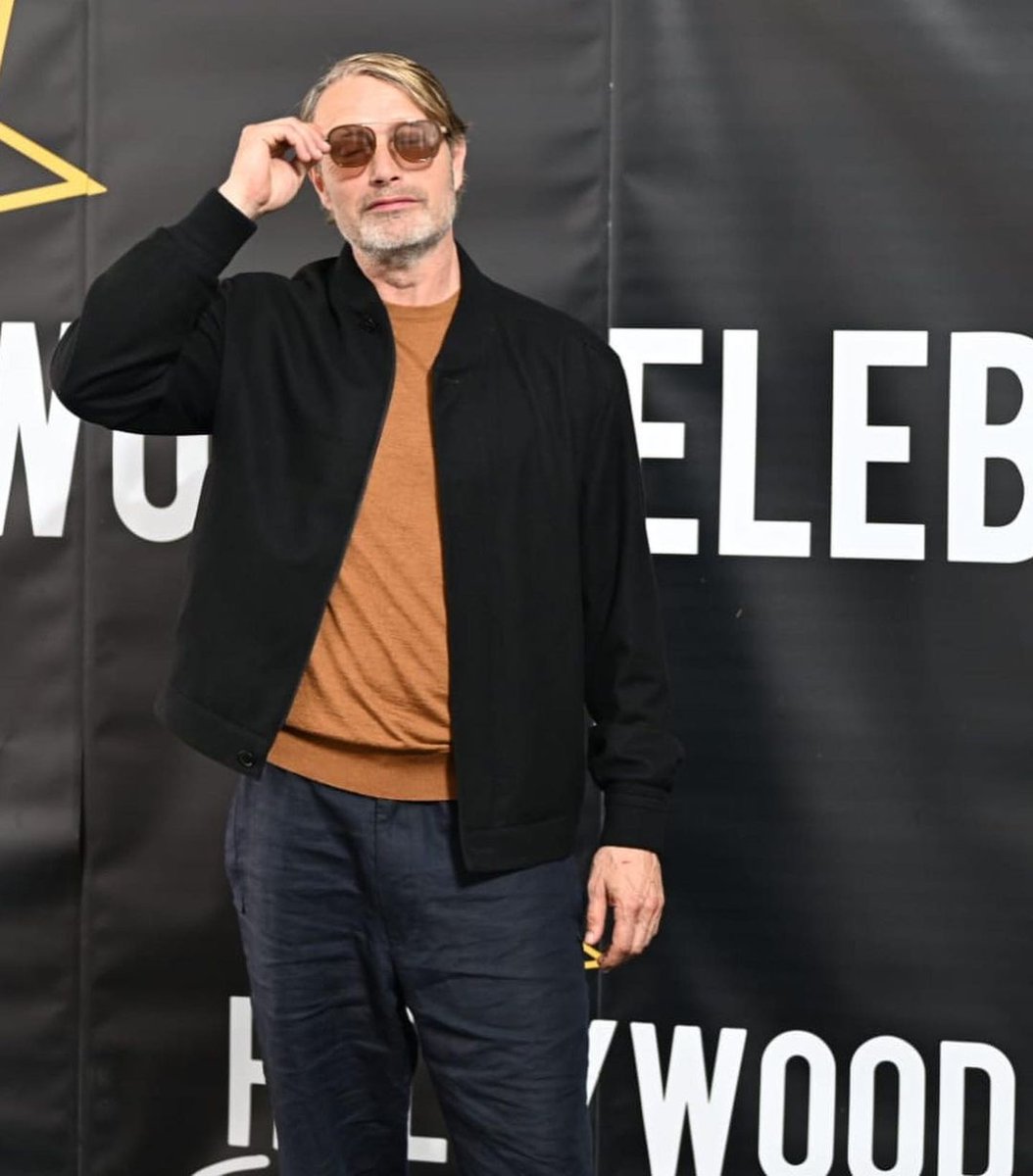noforts's tweet photo. Mads Mikkelsen #VeniceFilmFestival https://t.co/Fed84ITPFX