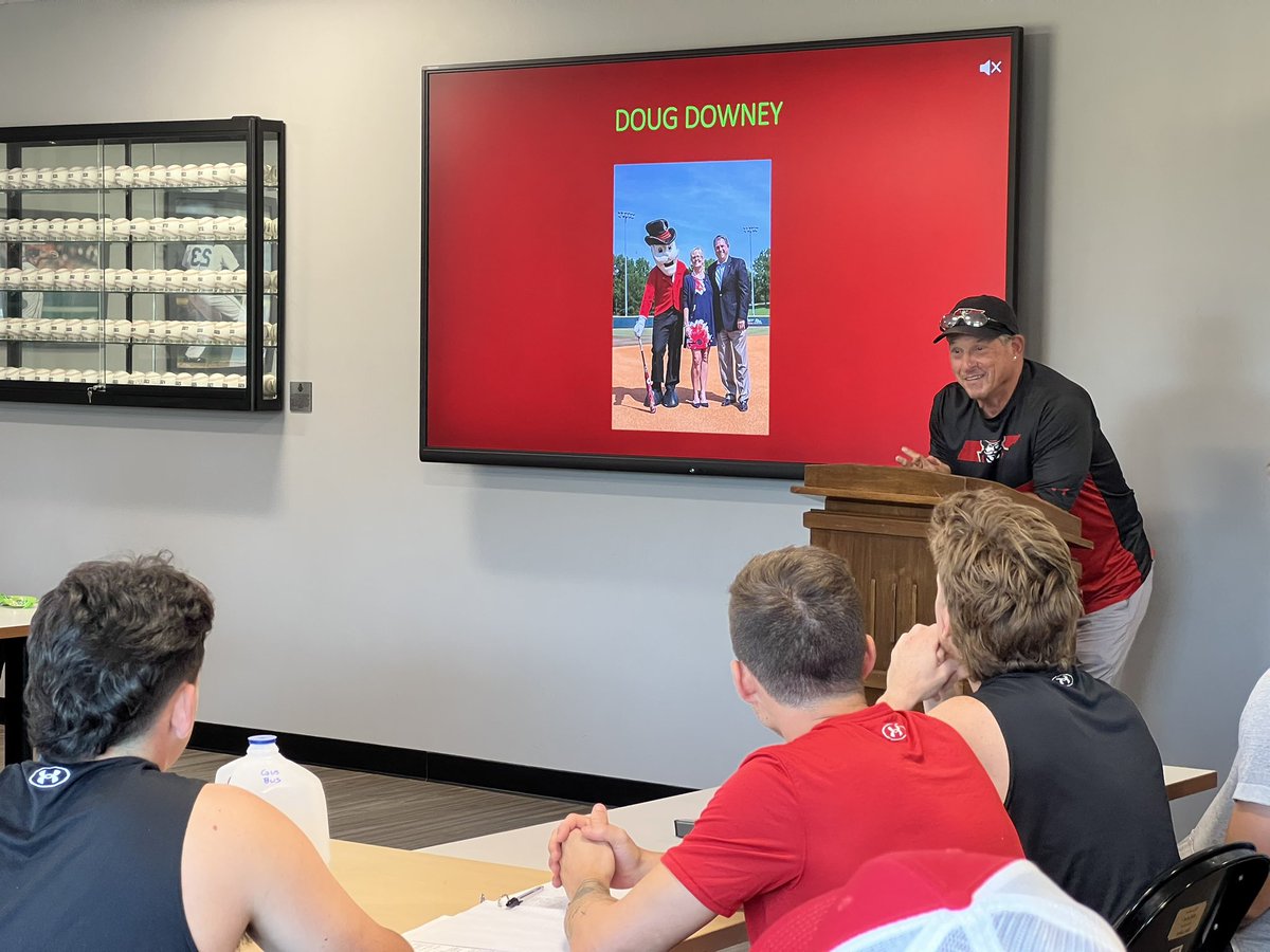 GovsBSB's tweet image. Thank you Doug Downey for the wisdom! #MoveWithAPurpose 

#letsgopeay #🅱️🅰️🆖❗️