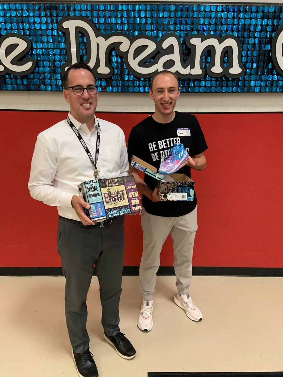 BeBetterBeDiff's tweet photo. Incredible day to IMPACT SOMEONE ELSE!!! Thankful for partnering with @SVdP to help provide back to school shoes for kids in Phoenix! 

Thank you to @Dame_Lillard for helping provide shoes for those who need it!

#BeBetter
#BeDifferent https://t.co/K816c5GPcJ
