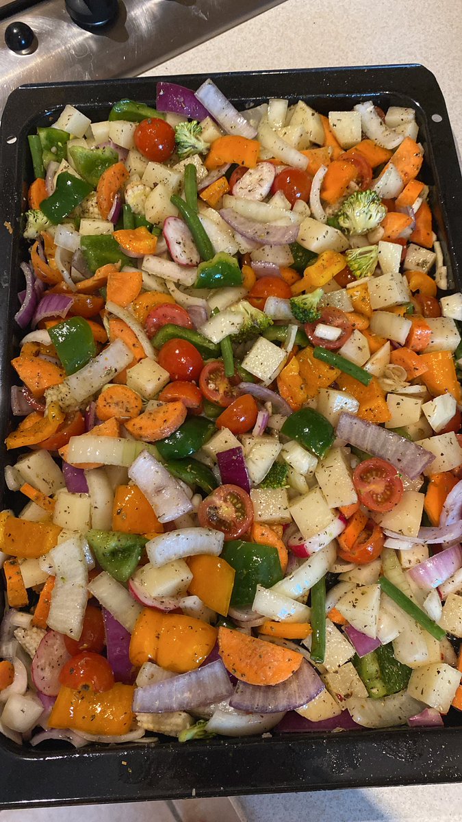 MrsVeriTea's tweet image. Confessing to being rather excited about tonight’s dinner; roasted veg &amp;amp; couscous, but I’m owning it! 😘😝
Tween son has just just poured me some wine (bless him - into a mug 😂) the lovely @TraceyM88805313 gave to me &amp;amp; said I can pretend I’m on a date with @LiamHemsworth! #swoon