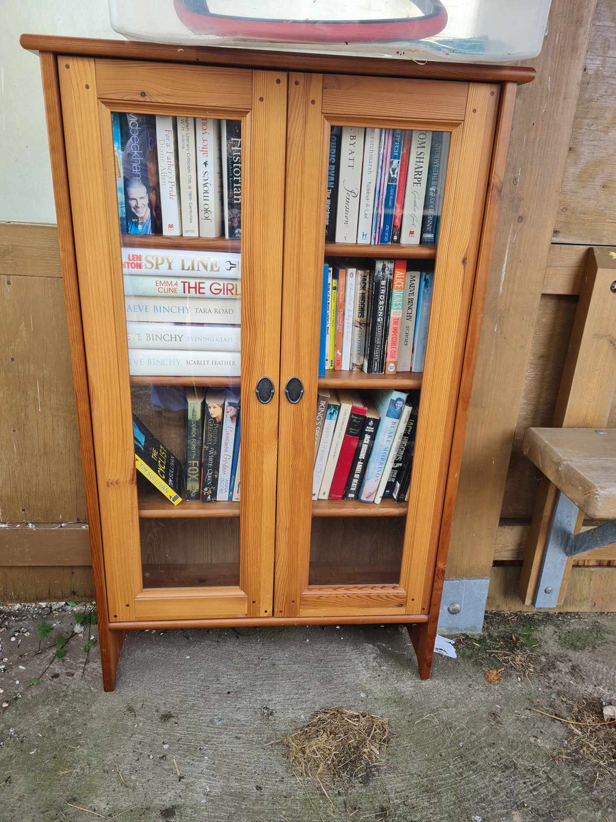 WestTorrington's tweet photo. 📷📷📷📷The community library has had an upgrade! Please do come an borrow or add to the collection - we'll have lots more space for books once we've #SavedOurSpace and installed it in the former church, but for now we think it looks super 📷📷📷📷 https://t.co/Wxt1X9GEQ3