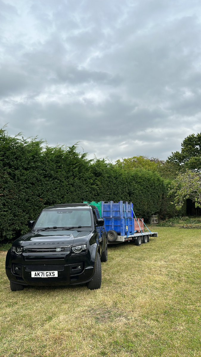 ttsls's tweet photo. Using the 007 Defender this afternoon, LR V8 is nicer in this than the new BMW V8 in my Range Rover, much nicer. #defender #bondedition https://t.co/4jaGn1xWiu